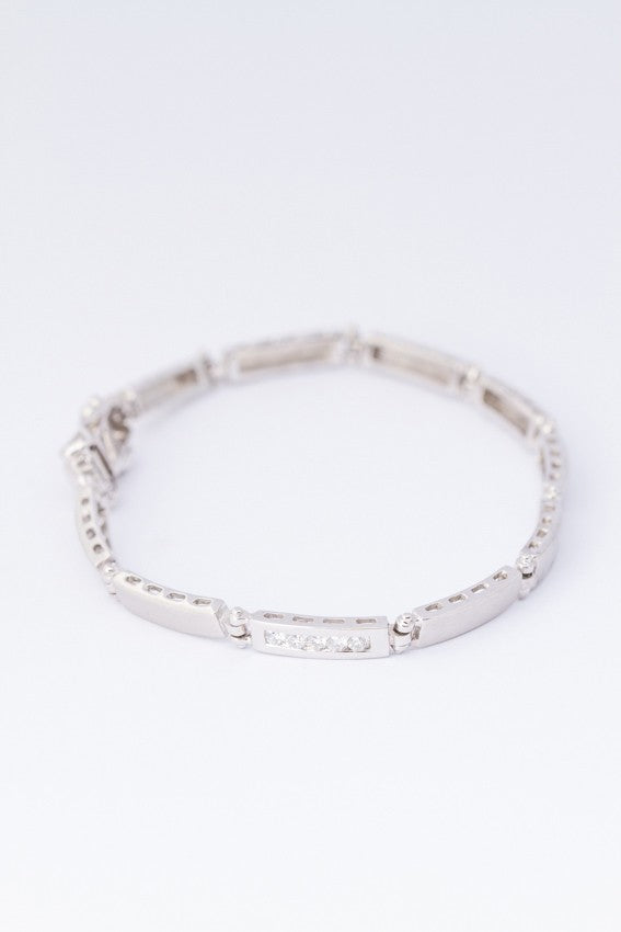 White gold matte link bracelet with 5 diamonds
