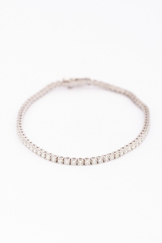 Tennis bracelet with diamonds