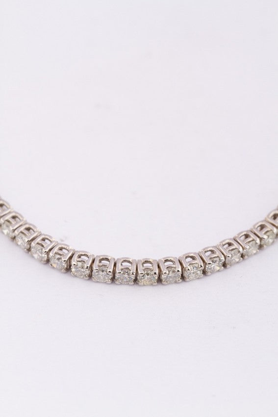 Tennis bracelet with diamonds