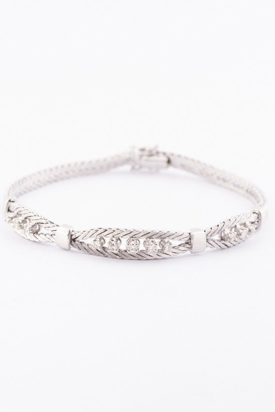 Wit gouden armband met 11 diamanten