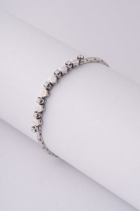 White gold bracelet with 7 diamonds
