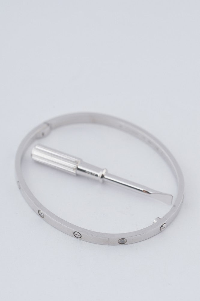 Wit gouden Love Bracelet met briljanten van Cartier