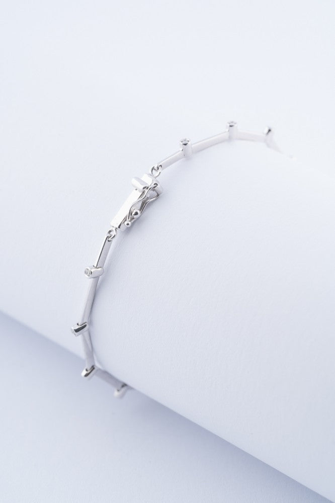 White gold link bracelet with diamonds
