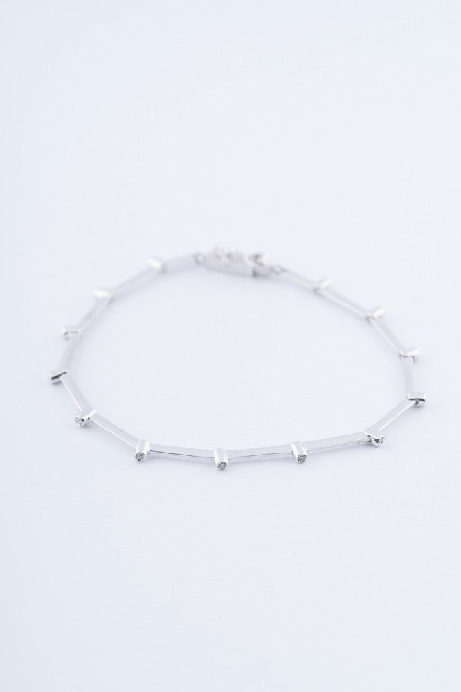 White gold link bracelet with diamonds