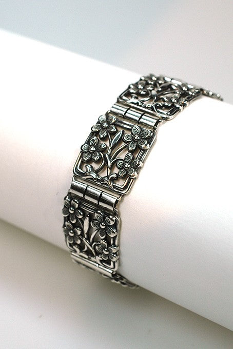 Silver bracelet with floral motifs.