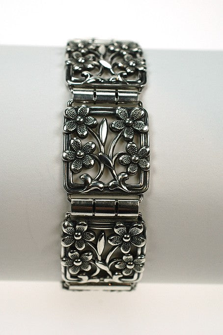Silver bracelet with floral motifs.