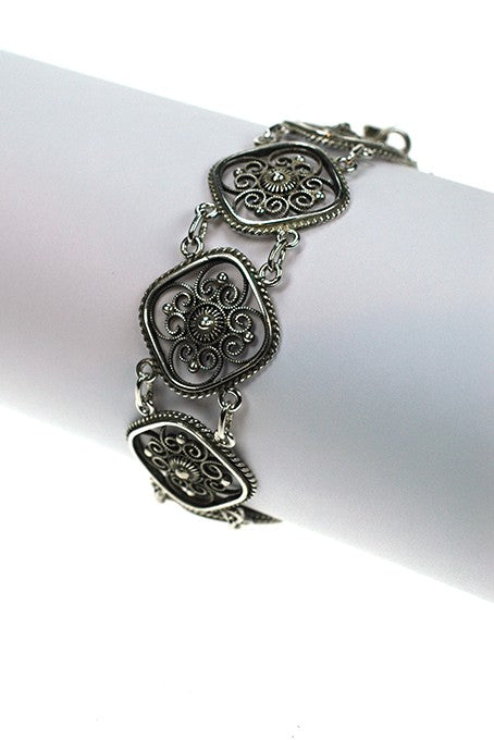 Silver filigree link bracelet.