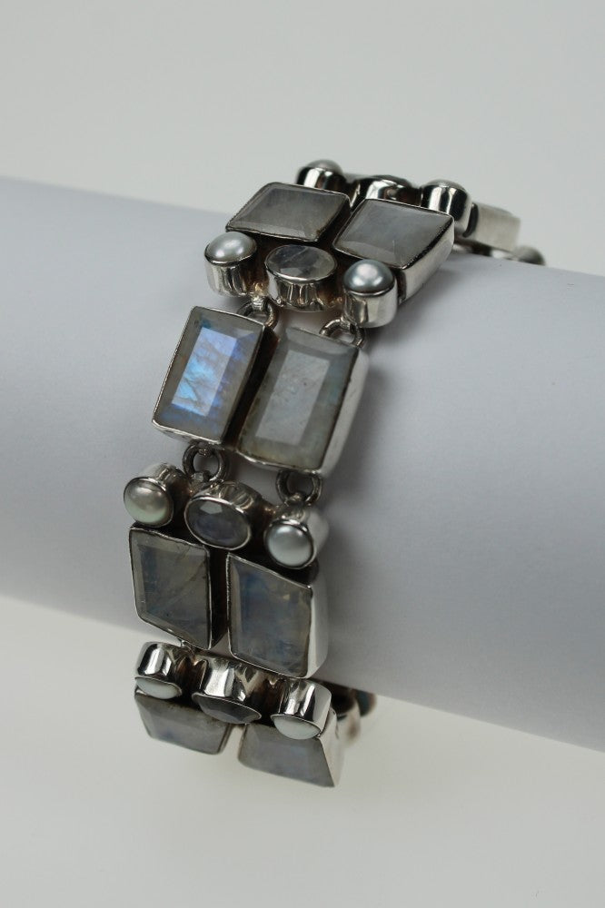 Silver link bracelet with moonstones