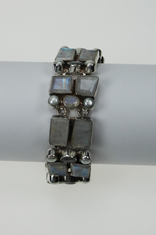 Silver link bracelet with moonstones