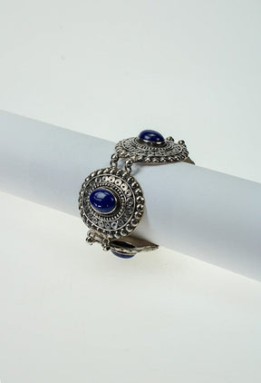 Silver link bracelet with lapis lazuli