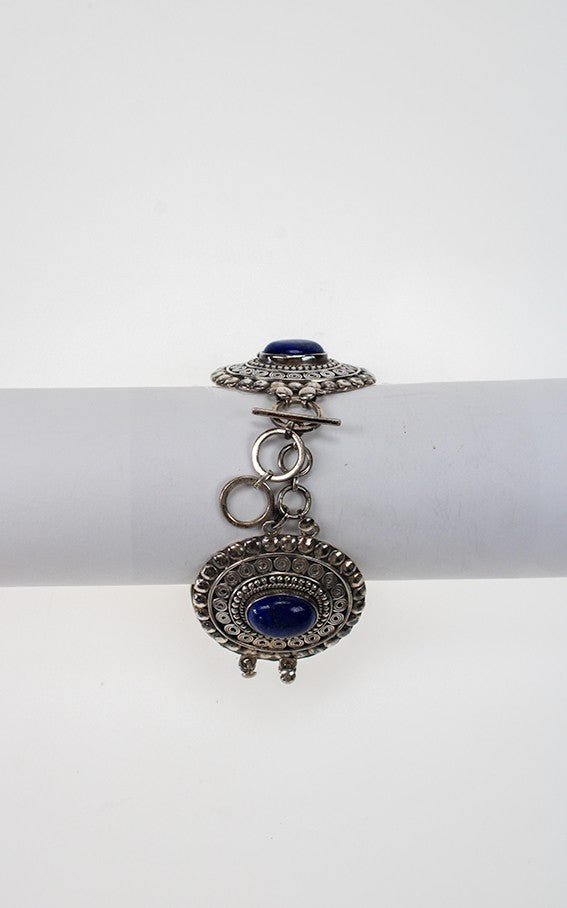 Silver link bracelet with lapis lazuli