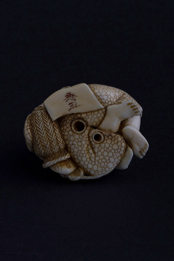 Ivory hotei with fan and rat