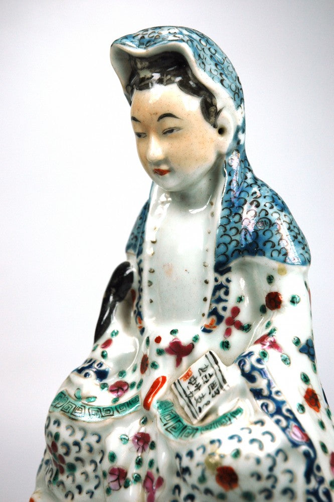 Antieke Famille-Rose Kwan Yin