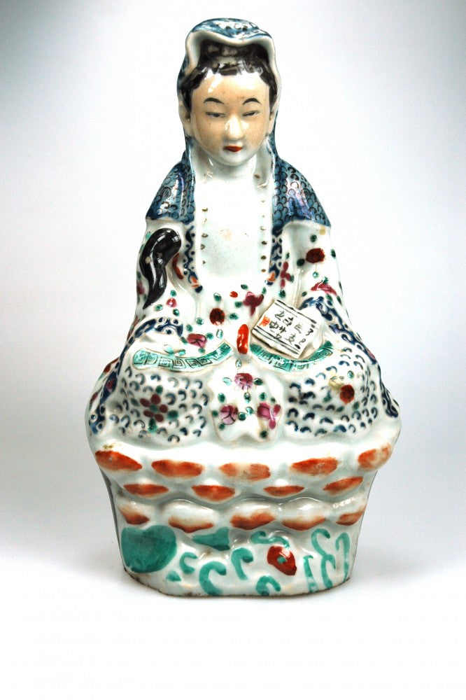 Antieke Famille-Rose Kwan Yin