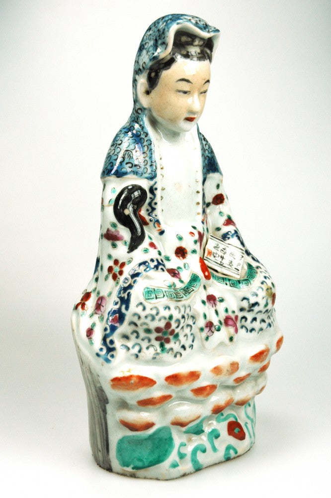 Antieke Famille-Rose Kwan Yin