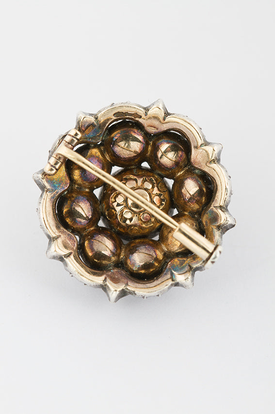 Gouden entourage broche met grote roos diamanten