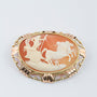 Oude schelp camee broche met mythologische voorstelling