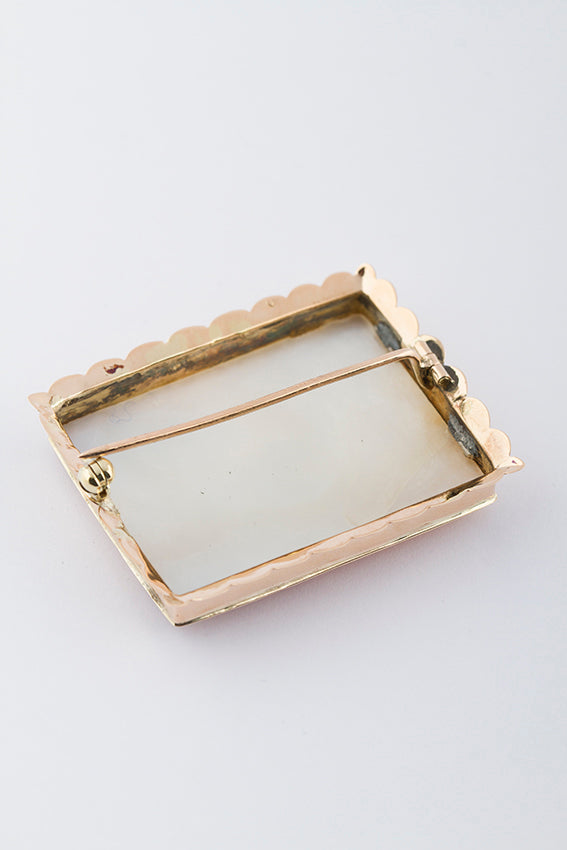 Antieke parelmoer broche in gouden omlijsting