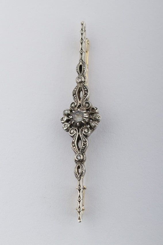 Old gold brooch with diamond