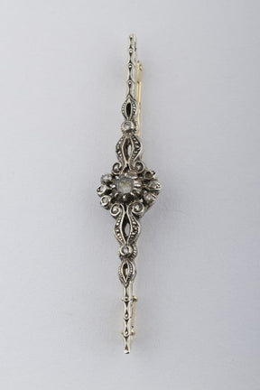 Old gold brooch with diamond