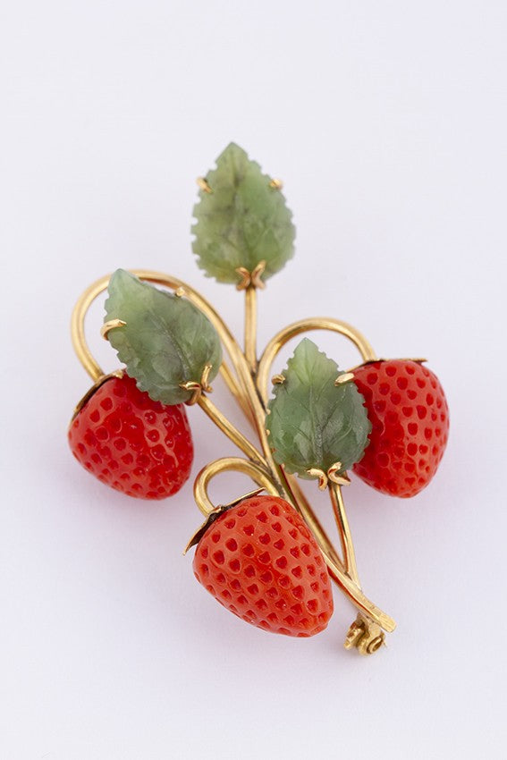 Gouden aardbeien broche