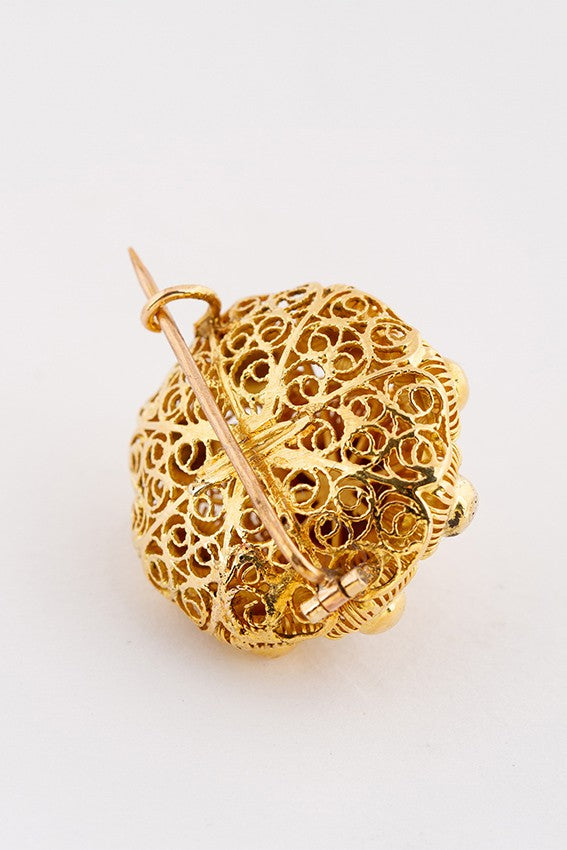 Gold Zeeland button brooch