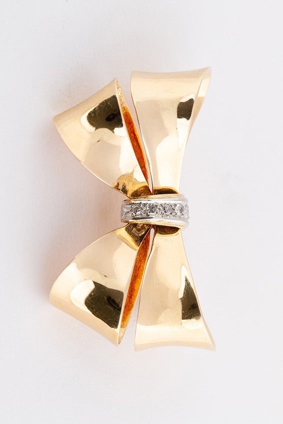 Gold bow brooch with 5 diamonds
