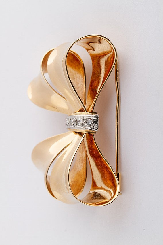 Gold bow brooch with 5 diamonds