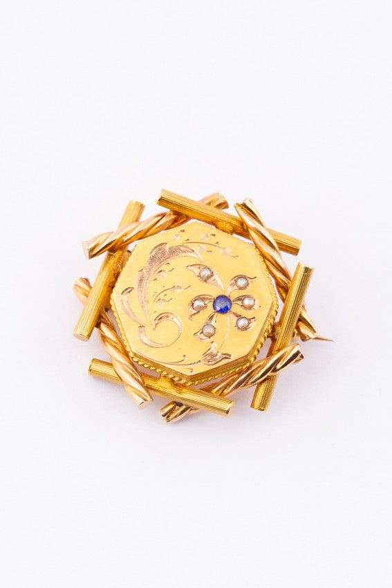 Gold brooch with sapphire and pearls