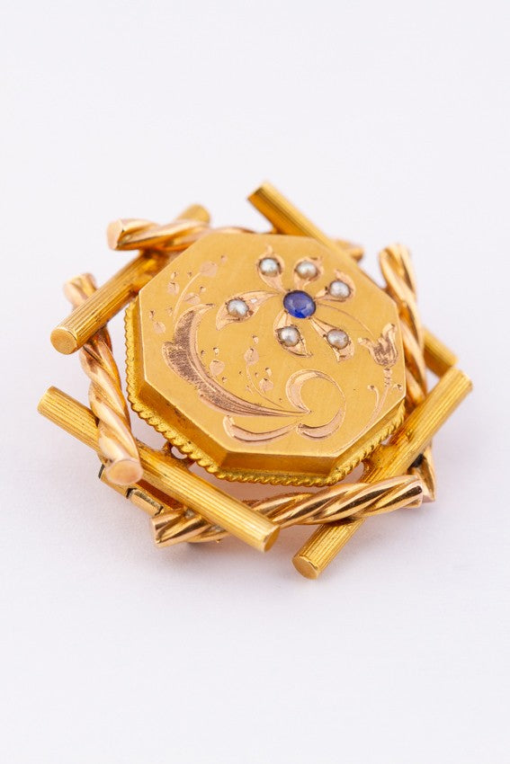 Gold brooch with sapphire and pearls