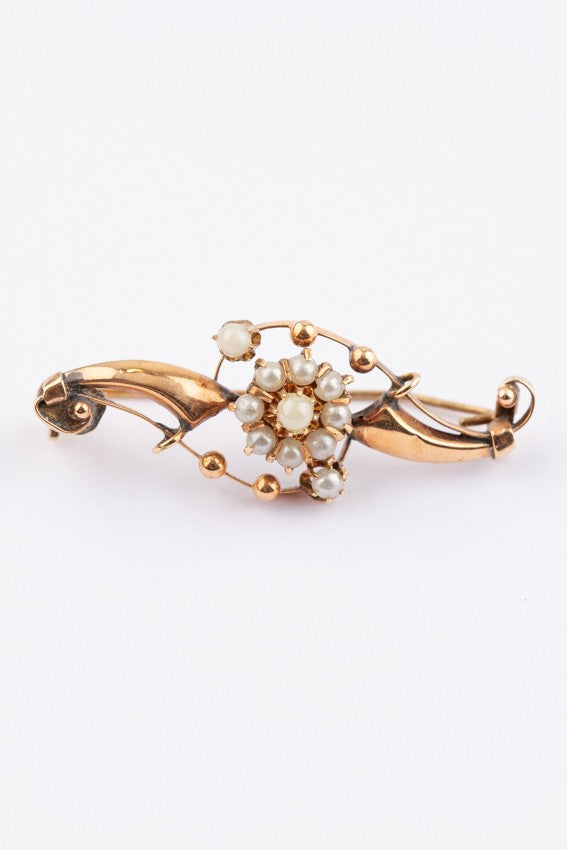 Antique gold brooch with pearls