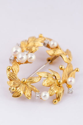 Gold brooch with diamonds and pearls