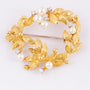 Gold brooch with diamonds and pearls