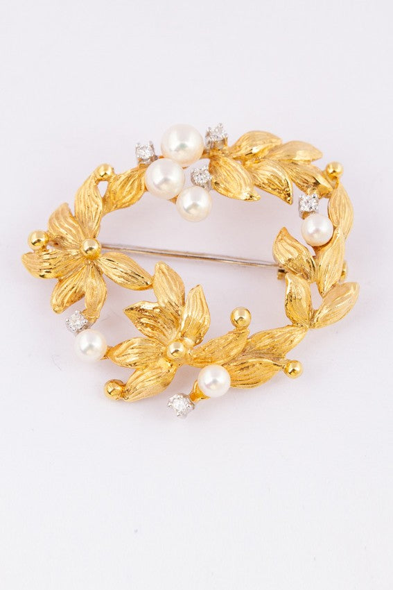 Gold brooch with diamonds and pearls