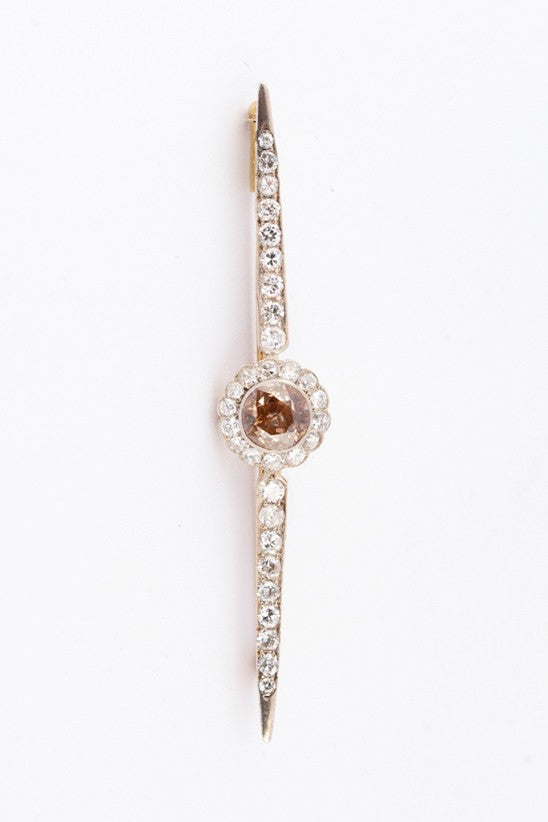 Antique 14-karat gold entourage brooch with 33 brilliant-cut diamonds. Approx. 3.0 ct.