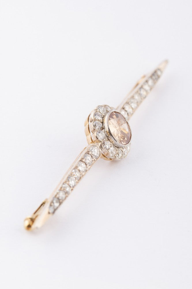 Antique 14-karat gold entourage brooch with 33 brilliant-cut diamonds. Approx. 3.0 ct.