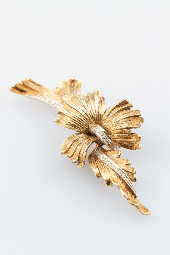 Gold flower brooch with diamonds (8-sided)