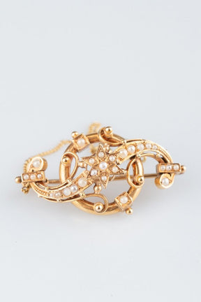 Gold brooch with pearls