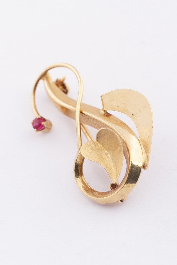 Art Nouveau style brooch