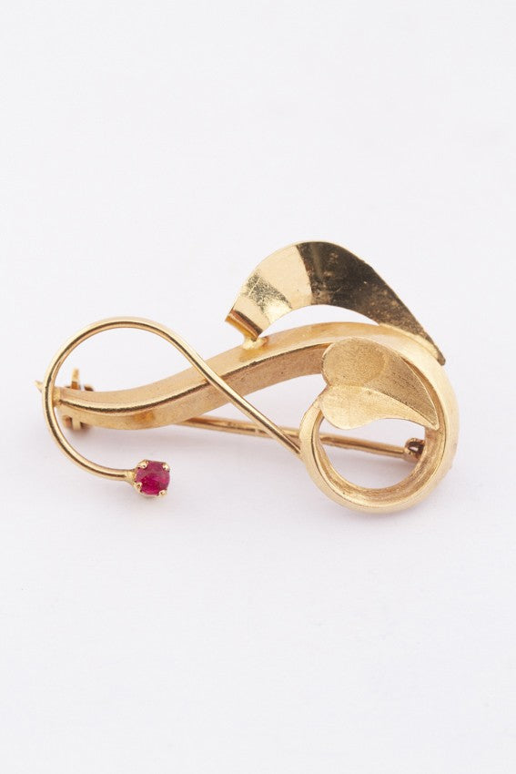 Art Nouveau style brooch