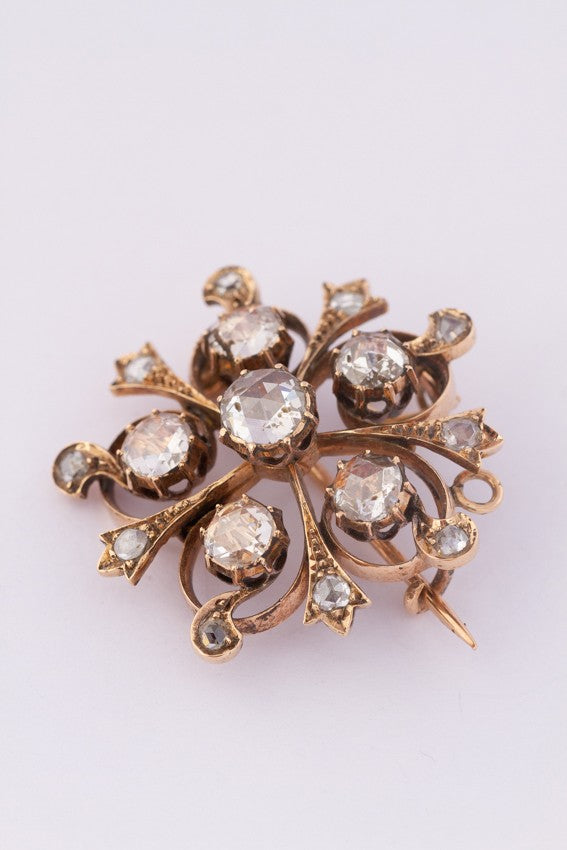 Gold brooch pendant with diamonds