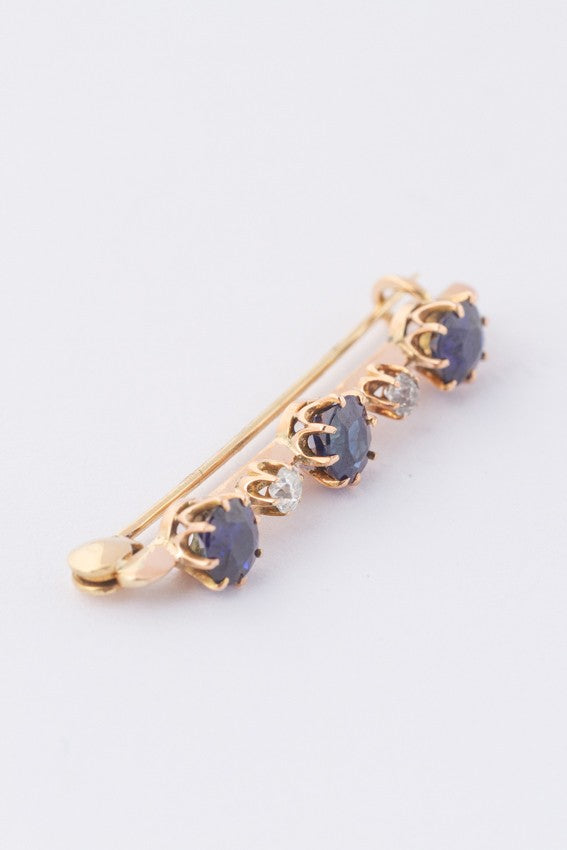 Antique gold brooch with blue spinel and brilliant