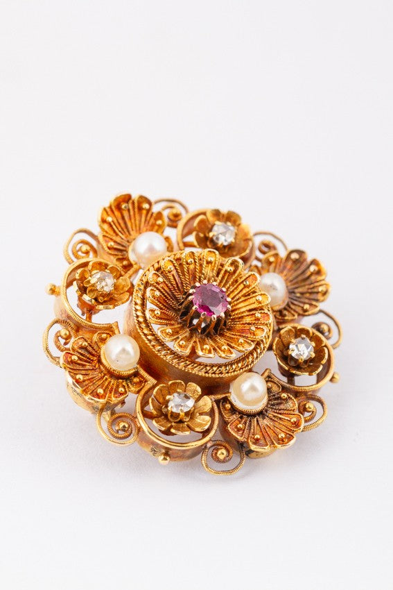 Antique gold brooch with spinel and diamonds