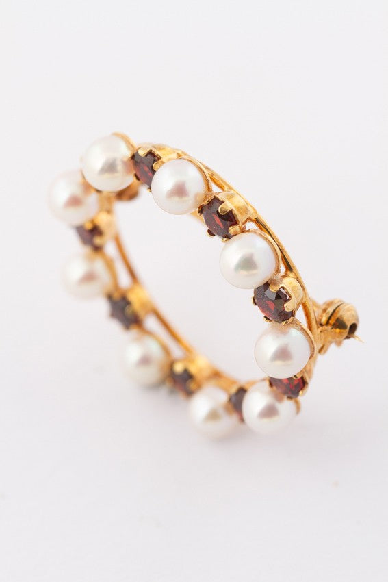 Gold openwork brooch with garnets and cultured pearls