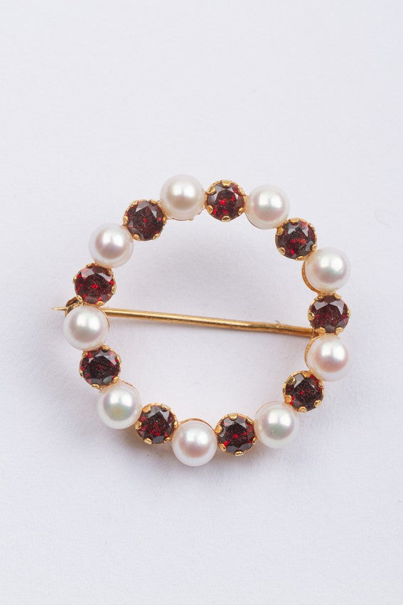 Gold openwork brooch with garnets and cultured pearls