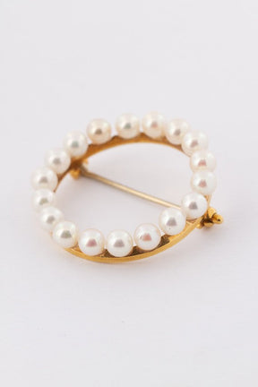Gold openwork brooch with cultured pearls
