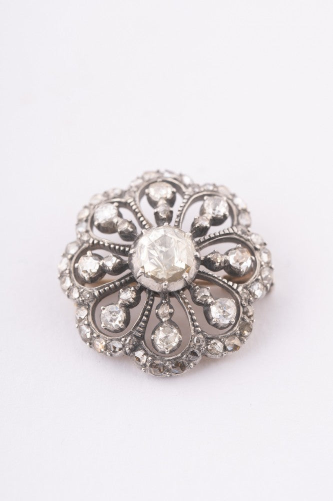 Gold entourage brooch with rose-cut diamonds