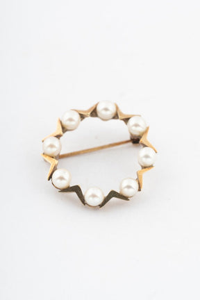 Gold open brooch with cultivated pearls