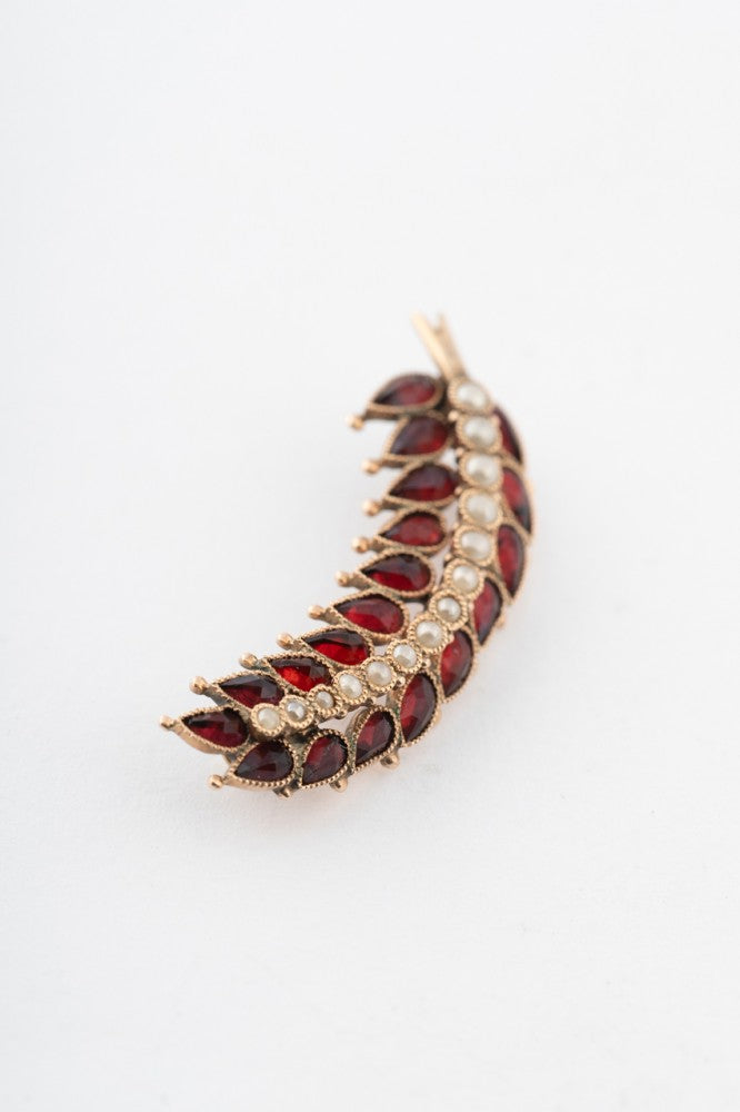 Antique gold feather brooch with pearls and garnet