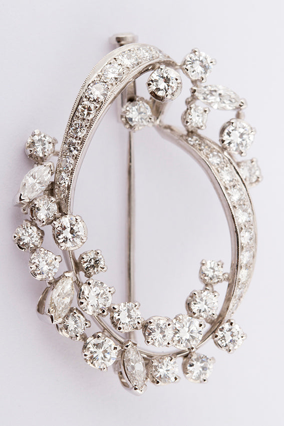 Wit gouden broche met briljanten